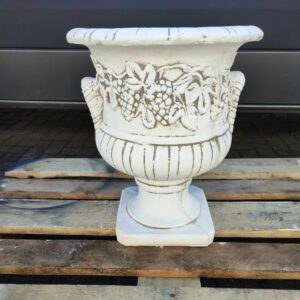 Steinvase aus Beton für den Garten, 50 cm hoch 1