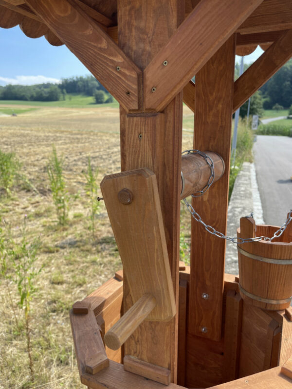 Zierbrunnen für den Garten aus Holz, 150 cm hoch 8