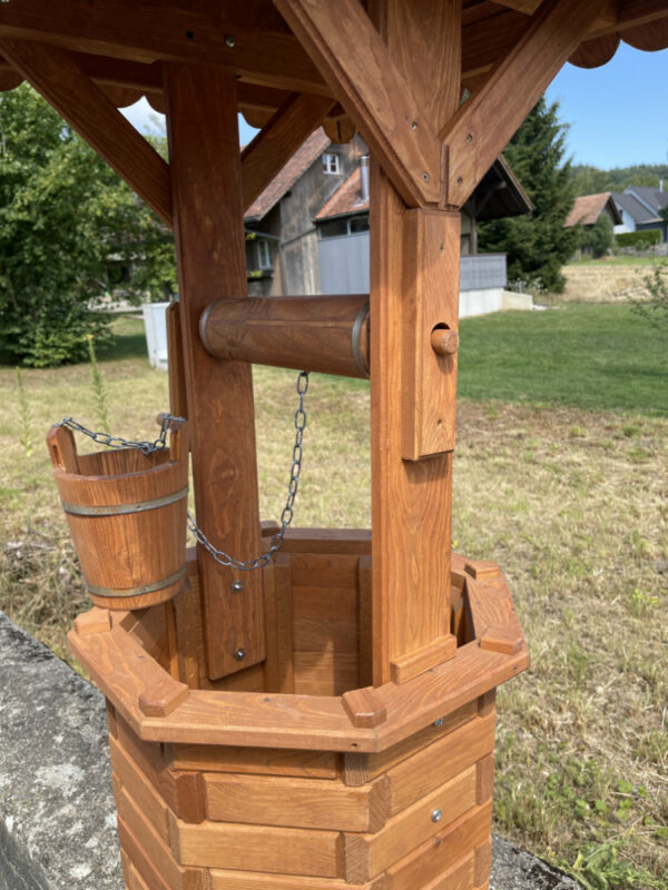 Zierbrunnen für den Garten aus Holz, 150 cm hoch 9