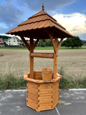 Grosser Zierbrunnen aus Holz mit Dach als Gartendeko, 240 cm