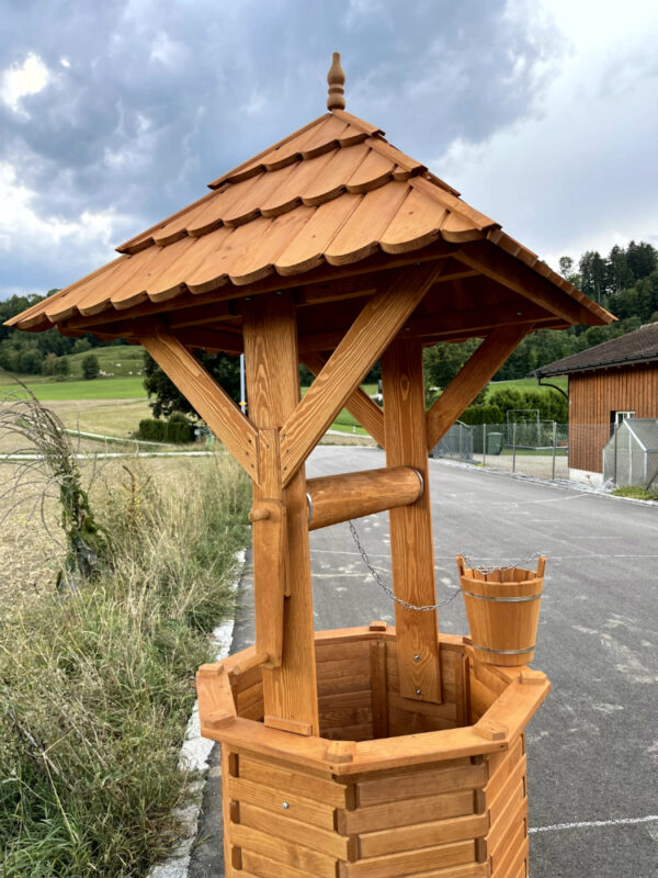 Grosser Zierbrunnen aus Holz mit Dach als Gartendeko, 240 cm 2