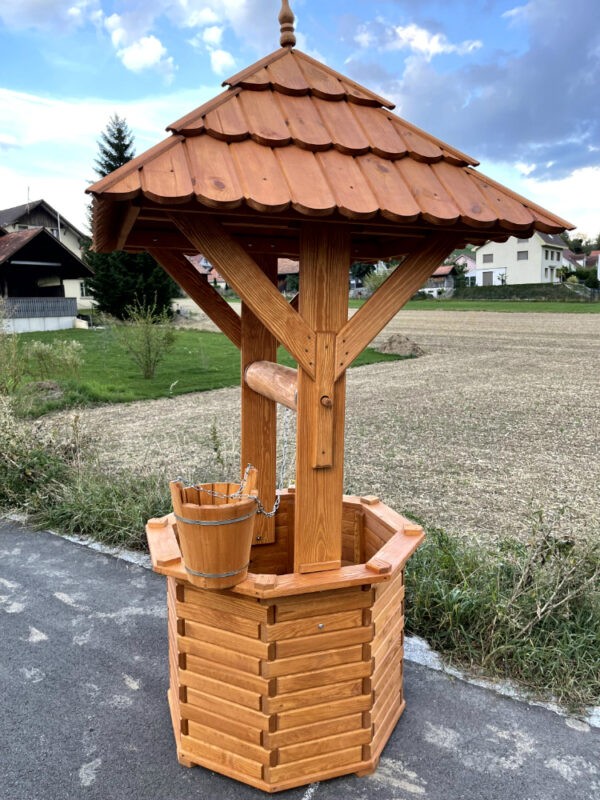 Grosser Zierbrunnen aus Holz mit Dach als Gartendeko, 240 cm 4