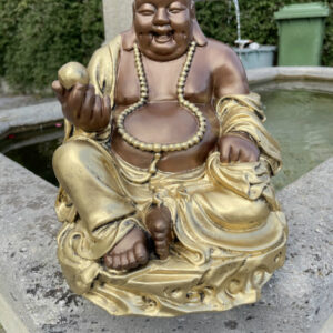 Sitzender Glücksbuddha mit Goldklumpen, 32 cm hoch 1