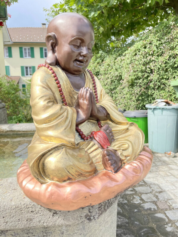 Betender buddhistischer Mönch, 52 cm hoch 3