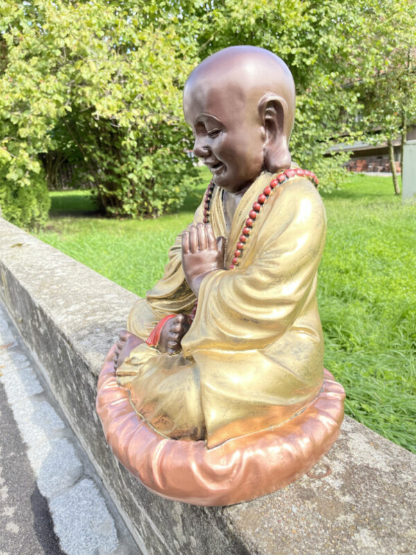 Betender buddhistischer Mönch, 52 cm hoch 5