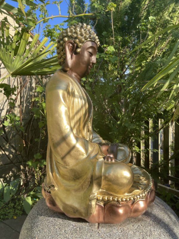 Buddha Figur auf Kissen sitzend, als Innendeko, 58 cm hoch 2