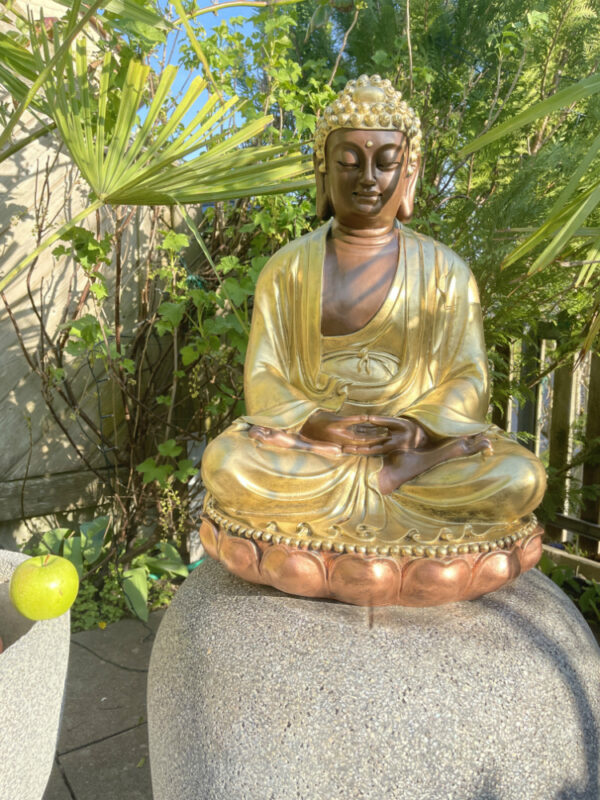 Buddha Figur auf Kissen sitzend, als Innendeko, 58 cm hoch 3