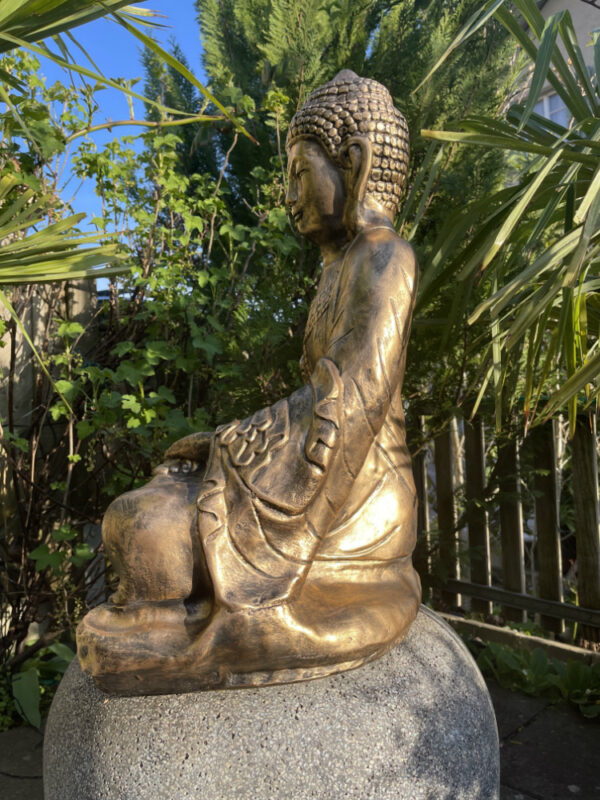 Buddha Figur auf Kissen sitzend, 70 cm hoch 8