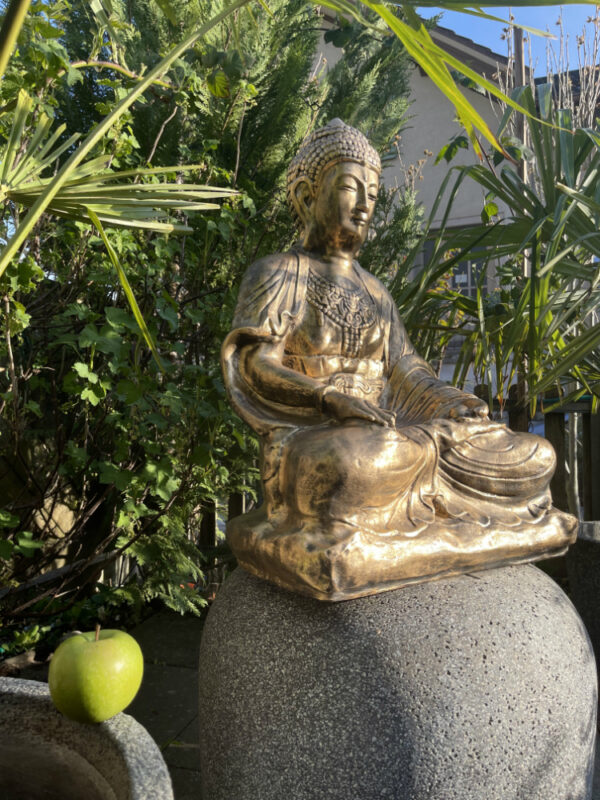 Buddha Figur auf Kissen sitzend, 70 cm hoch 3