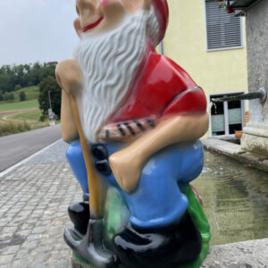 Grosser Gartenzwerg XXL mit Spitzhacke, 75 cm hoch 3