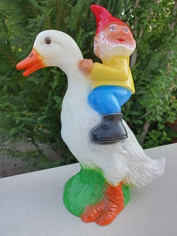 Lustige Gartendeko: Gartenzwerg reitet Ente, 40 cm hoch 2