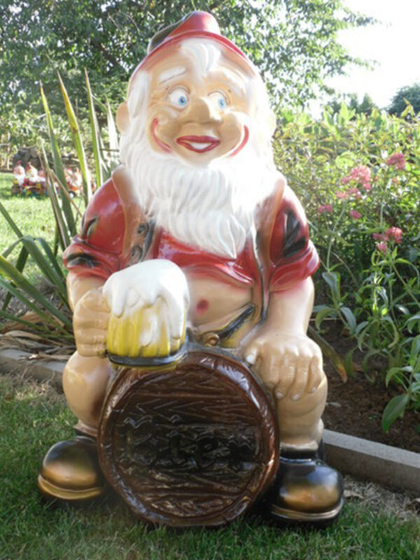 Lustiger Gartenzwerg mit Bierkrug auf Fass, 67 cm hoch