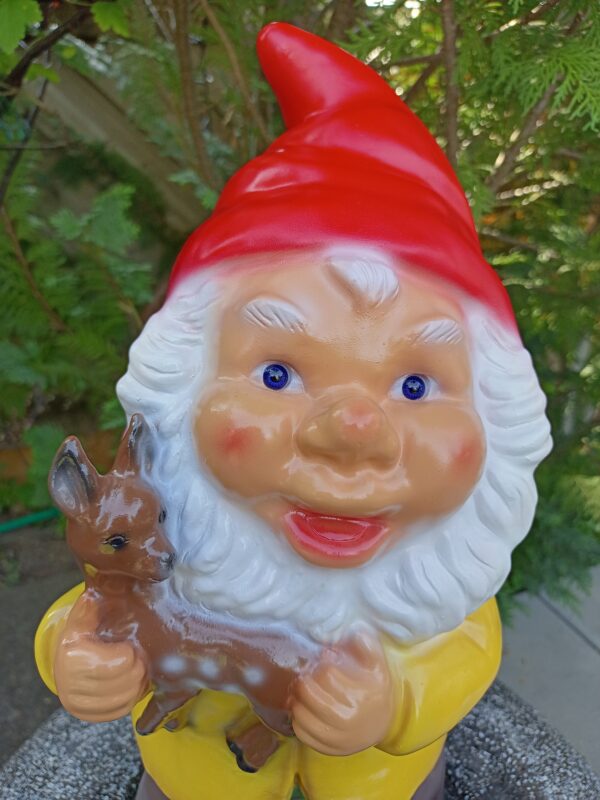 Grosser Deko-Gartenzwerg mit Bambi, 45 cm hoch 11