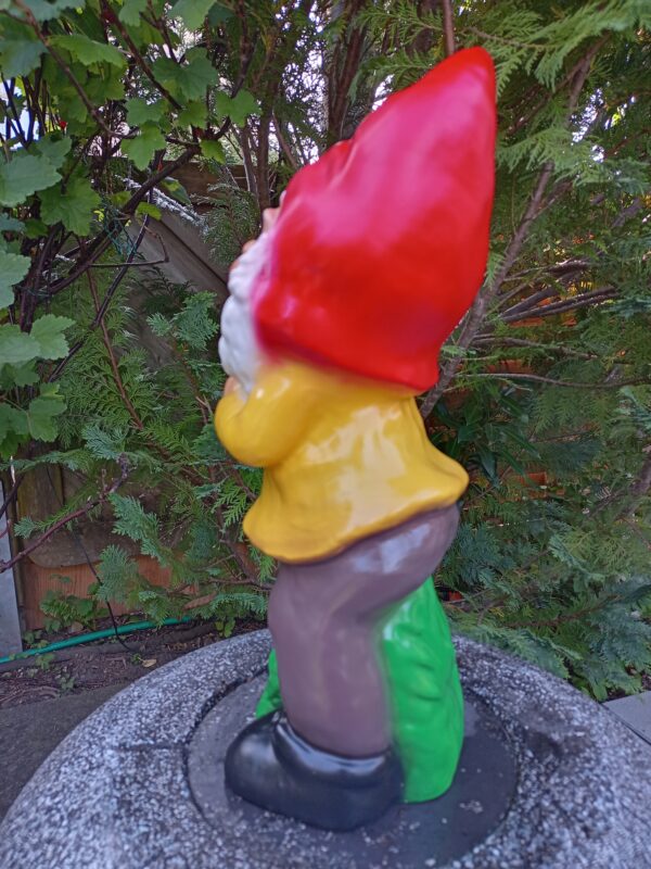 Grosser Deko-Gartenzwerg mit Bambi, 45 cm hoch 3