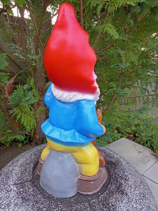 Grosser Gartenzwerg mit Hase, 45 cm hoch 3