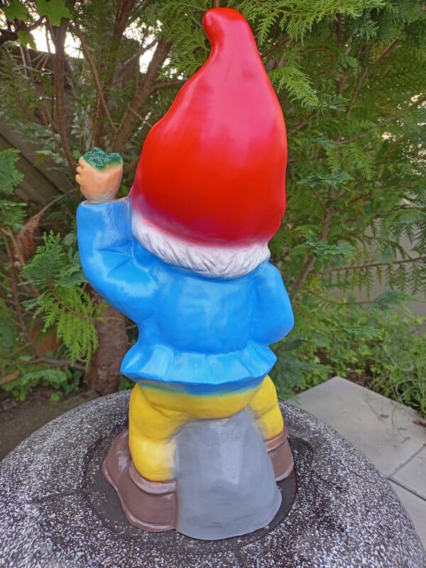 Grosser Gartenzwerg mit Hase, 45 cm hoch 4
