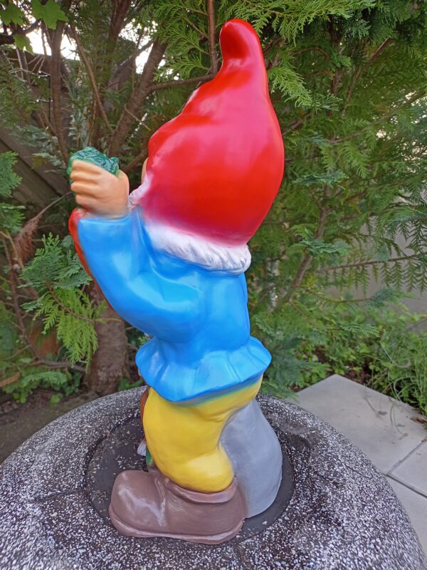 Grosser Gartenzwerg mit Hase, 45 cm hoch 5