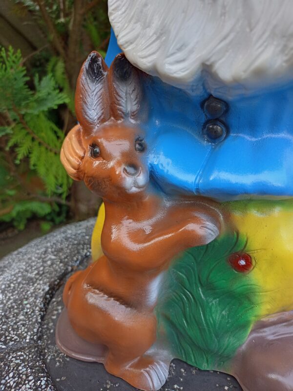 Grosser Gartenzwerg mit Hase, 45 cm hoch 9