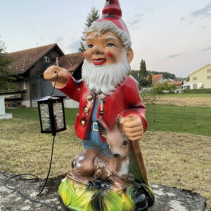 Grosser Gartenzwerg XXL beleuchtet, Laterne und Reh, H: 80cm 3