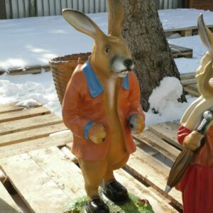 Osterhase mit leerer Kiepe auf dem Rücken, 75 cm hoch