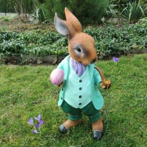 Osterhase mit Osterei und Pfeife, 46 cm hoch 1