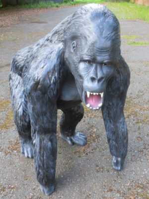 Lebensgrosse Gorilla Dekofigur aus GFK, 130 cm hoch