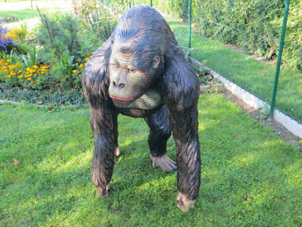 Gorillafigur lebensgross, 130 cm hoch 4