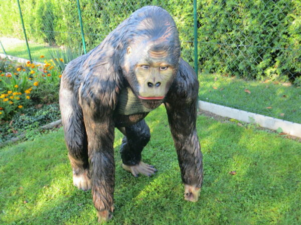 Gorillafigur lebensgross, 130 cm hoch 3