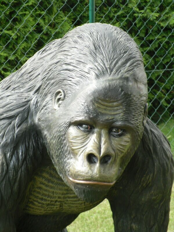 Gorillafigur lebensgross, 130 cm hoch 5