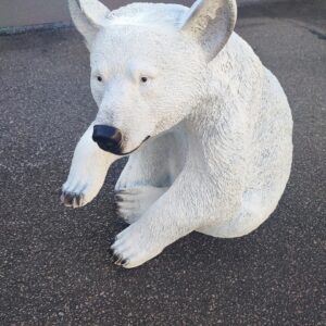 Eisbär Dekofigur Jungtier, sitzend, 60 cm hoch