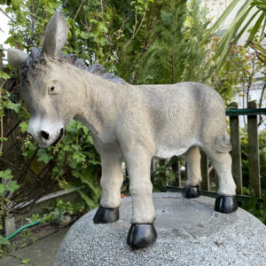 Kleine Dekofigur Eselkind, 40 cm hoch