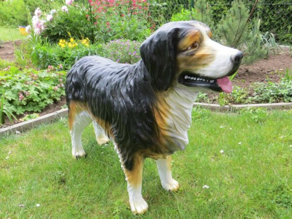 Berner Sennenhund Figur für den Garten, stehend, 120 cm lang