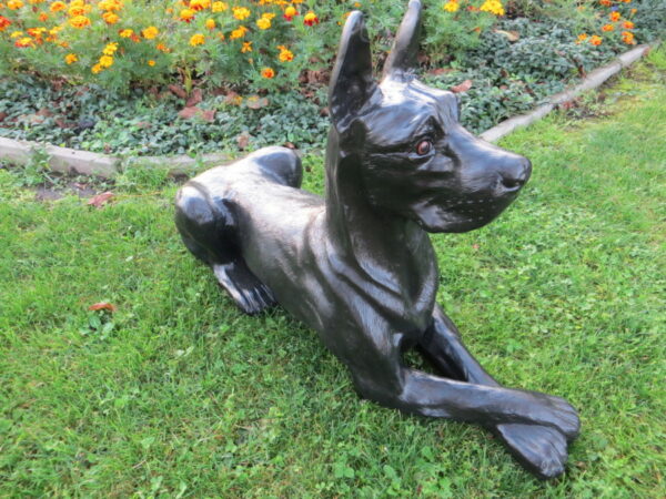 Deutsche Dogge, Figur für die Gartendeko, liegend, 85 cm lang 3