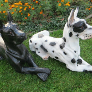 Deutsche Dogge, Figur für die Gartendeko, liegend, 85 cm lang