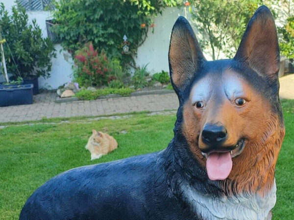 Stehender deutscher Schäferhund für den Garten, 110 cm lang