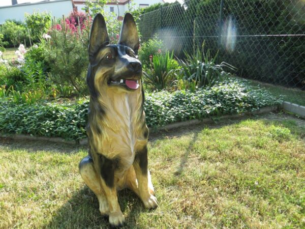 Sitzender deutscher Schäferhund als Gartenfigur, 90 cm hoch 5