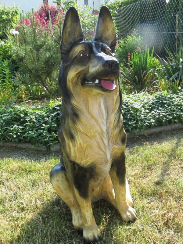 Sitzender deutscher Schäferhund als Gartenfigur, 90 cm hoch 2