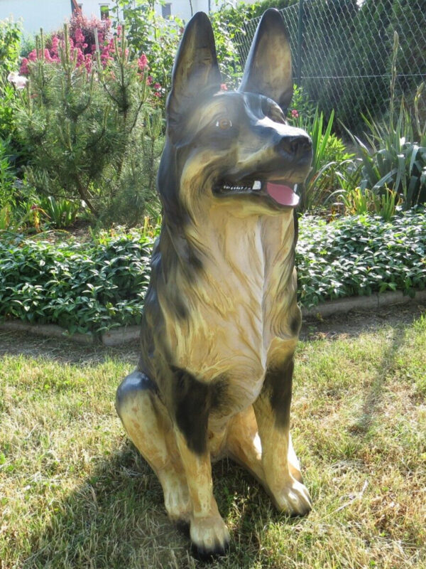 Sitzender deutscher Schäferhund als Gartenfigur, 90 cm hoch 3