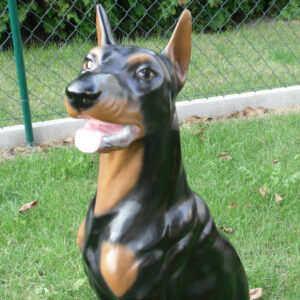Dobermann Hundefigur Deko, sitzend, 95 cm hoch
