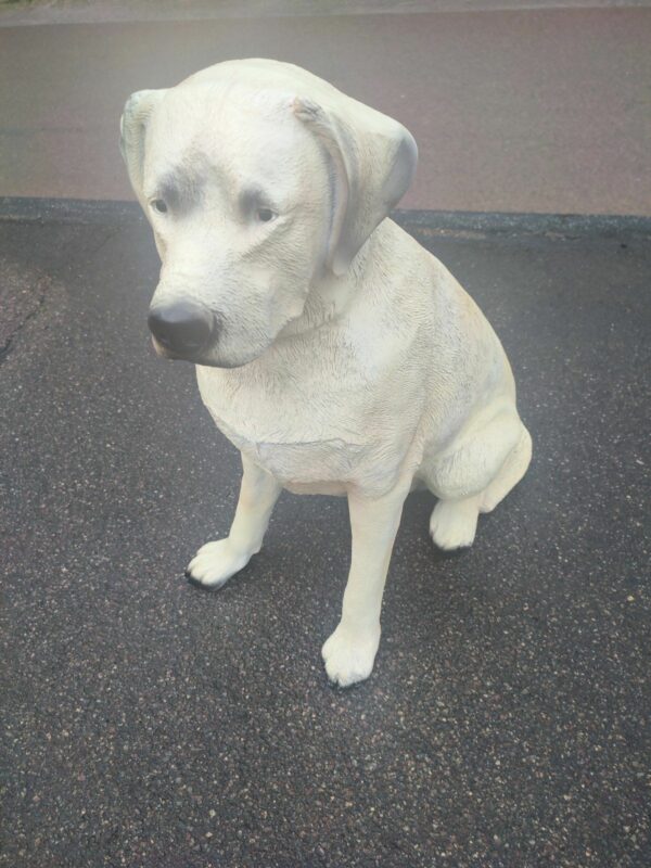 Sitzender Labrador Retriever für die Gartendeko, 65 cm hoch 7