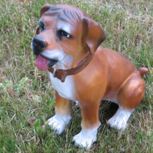 Kurzhaar Mischlingshund für Deko im Garten, sitzt, 30 cm hoch