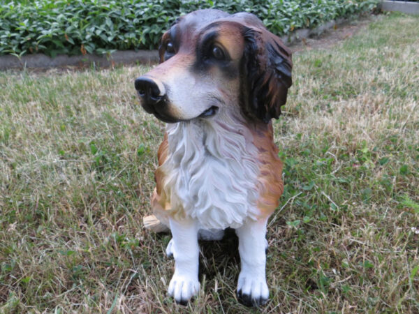 Hundemischling Langhaar als Gartendeko, sitzend, 30 cm hoch