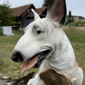 Sitzender Bullterrier als Deko für draussen und drinnen, H: 50cm 2