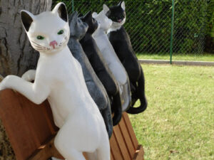 Hängende Dekokatze für den Garten oder die Wohnung, L: 60cm