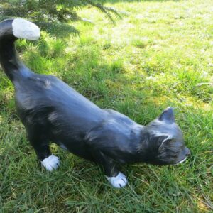 Deko Katze für den Garten, auf der Pirsch, 40 cm lang 2