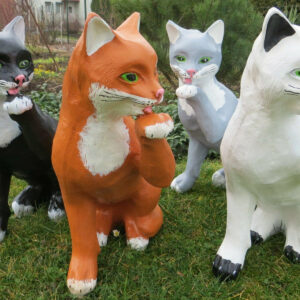 Katzenfigur Deko, Pfote leckend, verschiedene Farben, H:50 cm