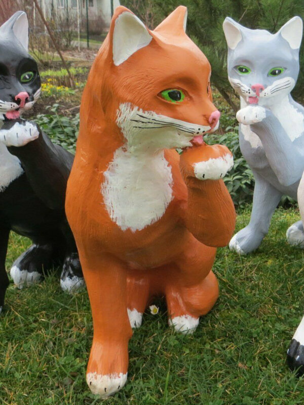 Katzenfigur Deko, Pfote leckend, verschiedene Farben, H:50 cm 3