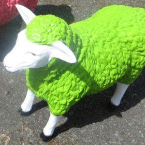 Grosse Dekofigur Schaf in Grün, 60 cm hoch