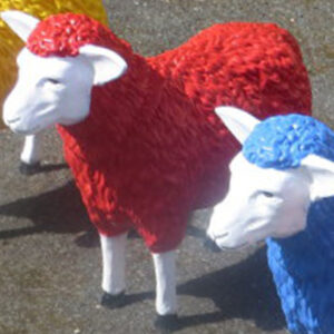 Grosse Dekofigur Schaf in Rot, 60 cm hoch