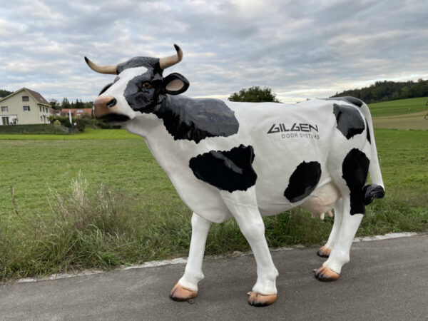 Kuh Statue lebensgross mit Firmenlogo als Werbefigur, H:170 cm 6